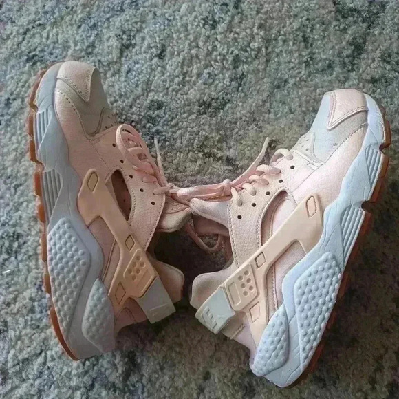 Nike Air Women Huarache Run Sunset TINT/WHITE-GUM 6.5 - Picture 8 of 15